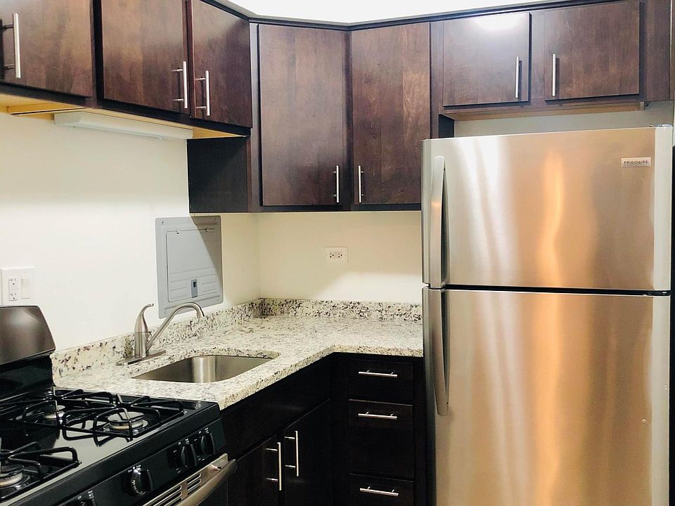 1st image of 6211 N Winthrop Ave #401