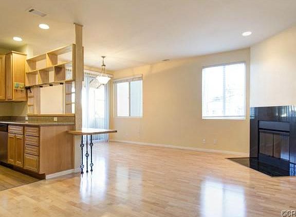 2nd image of 5430 Bellingham Ave Unit 106