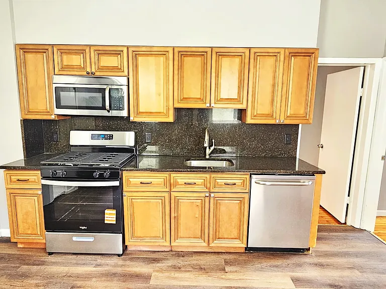 83 W 47th St — Photo 3