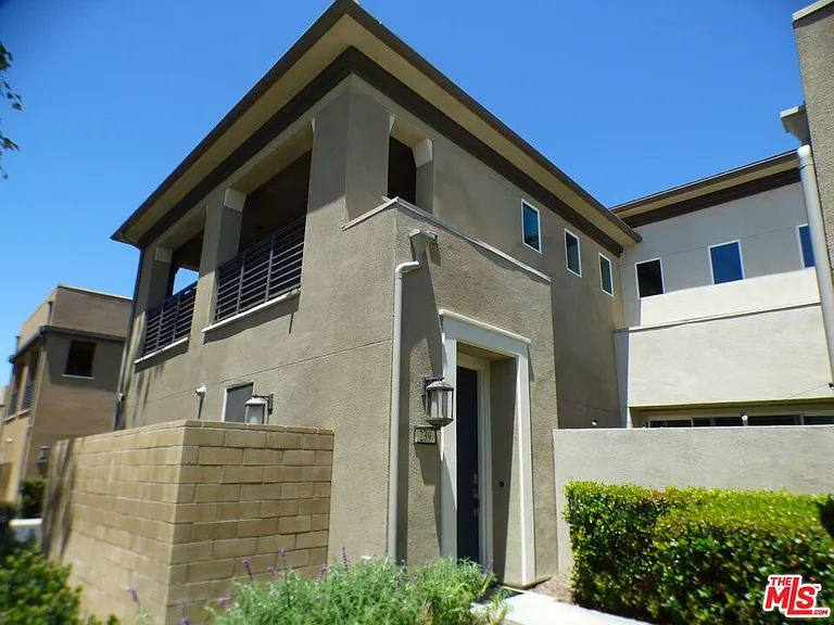239 Cultivate — Photo 2