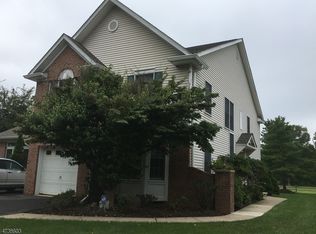 14 Pond Ridge Dr, Clinton, NJ 08809