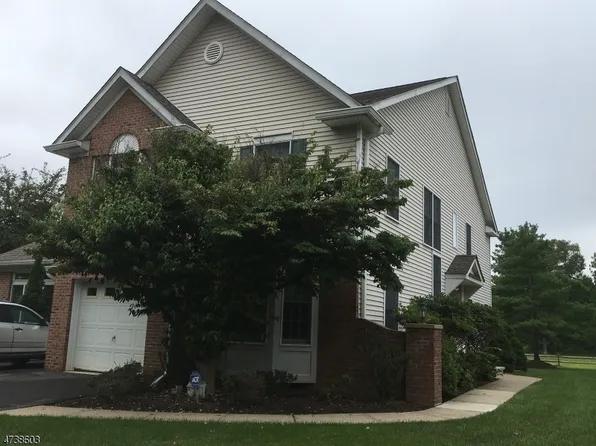 14 Pond Ridge Dr, Clinton, NJ 08809