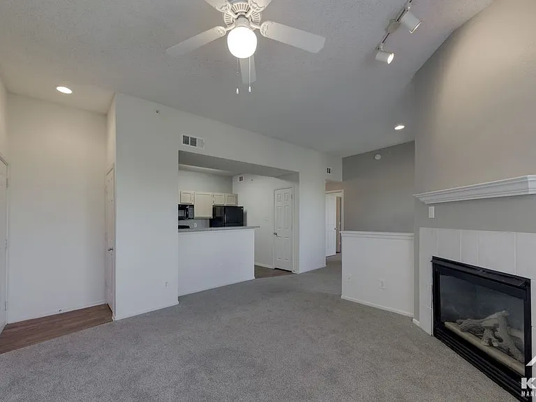 La Crosse Apartments — Photo 48