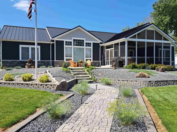 320 Lane 103 Crooked Lk, Angola, IN 46703