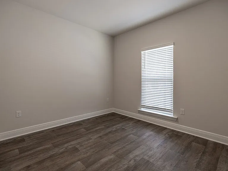 32444 Revere Dr — Photo 9