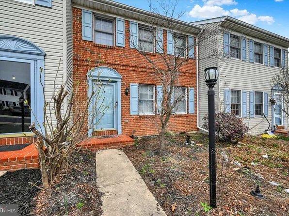 335 Robin Hill Cir, York, PA 17404