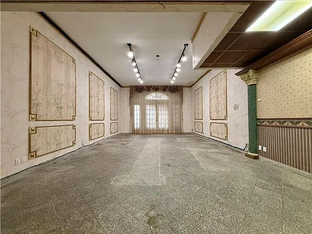 Studio, $5,000 — Photo 2
