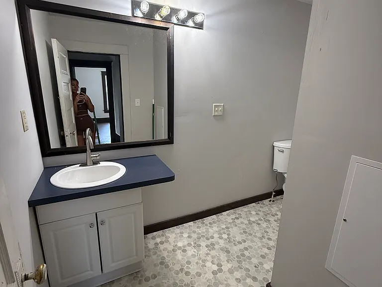 1036 Lexington Ave — Photo 5