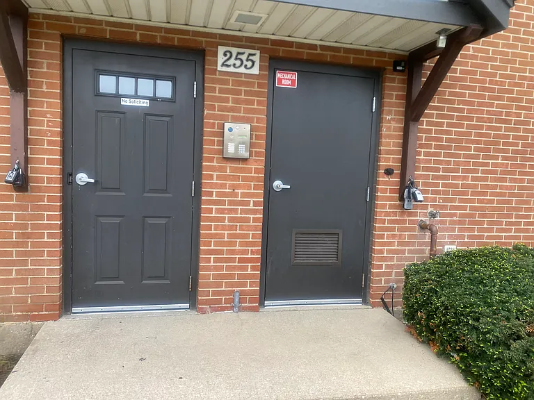255 Gregory St — Photo 24