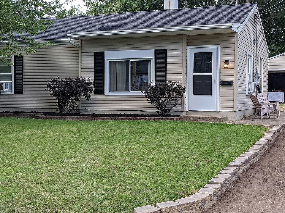 1st image of 756 Ward St