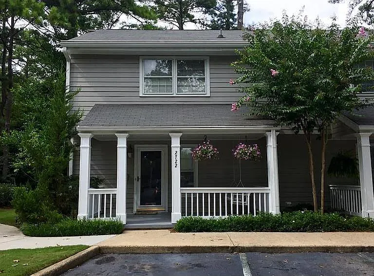 2722 Farmstead Rd SE — Photo 2