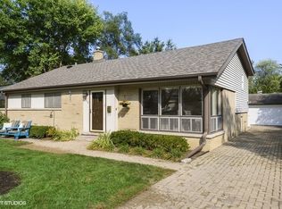 829 Appletree Ln, Deerfield, IL 60015