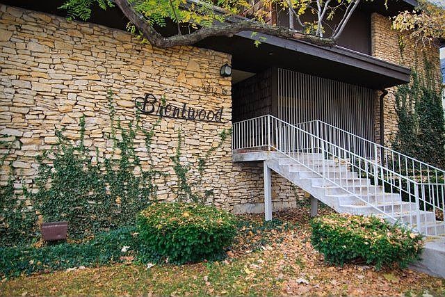 For Sale: 4515 Headwood Dr, Kansas City, MO 64111