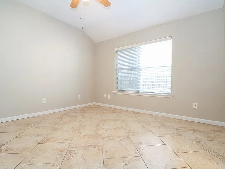 1000 Chelsea Dr — Photo 8