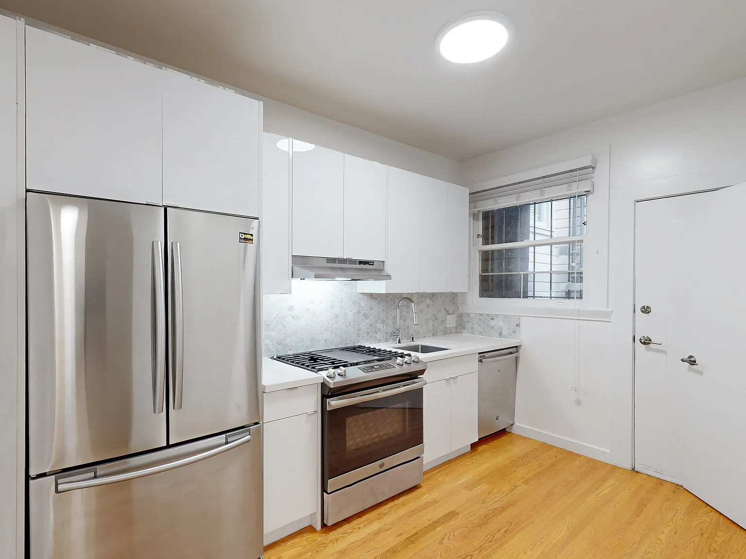 Remodeled 2BR Nob Hill Apartment with In-Unit Laundry & Dishwasher — Photo 1
