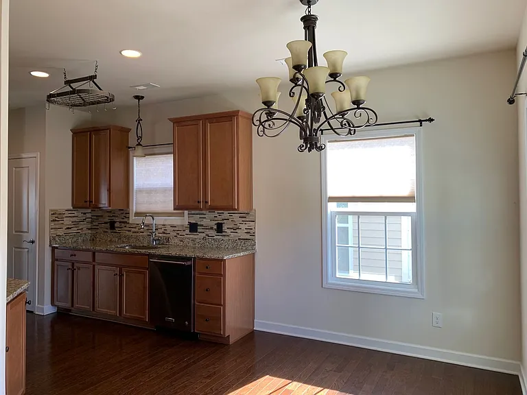 215 Phoenix Blvd NW — Photo 5