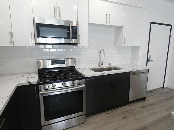 5th image of 947 Wilcox Ave #402