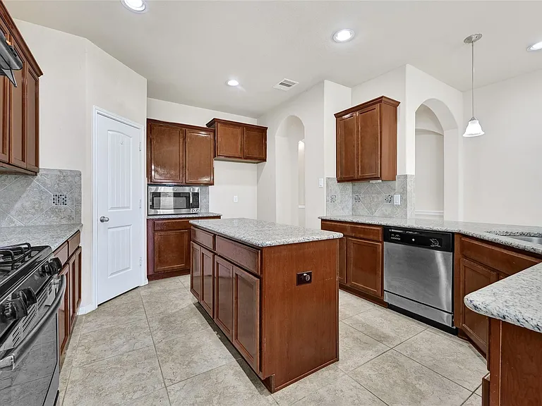 23023 Verona Vista Dr — Photo 7