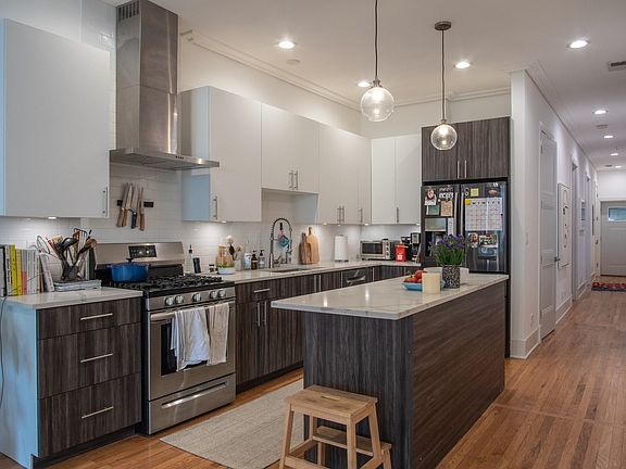 3rd image of 1412 N Washtenaw Ave #2