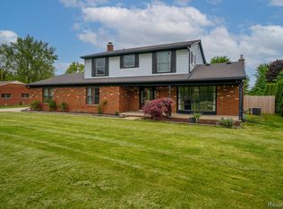 1875 Willowood Rd, Rochester Hills, MI 48307