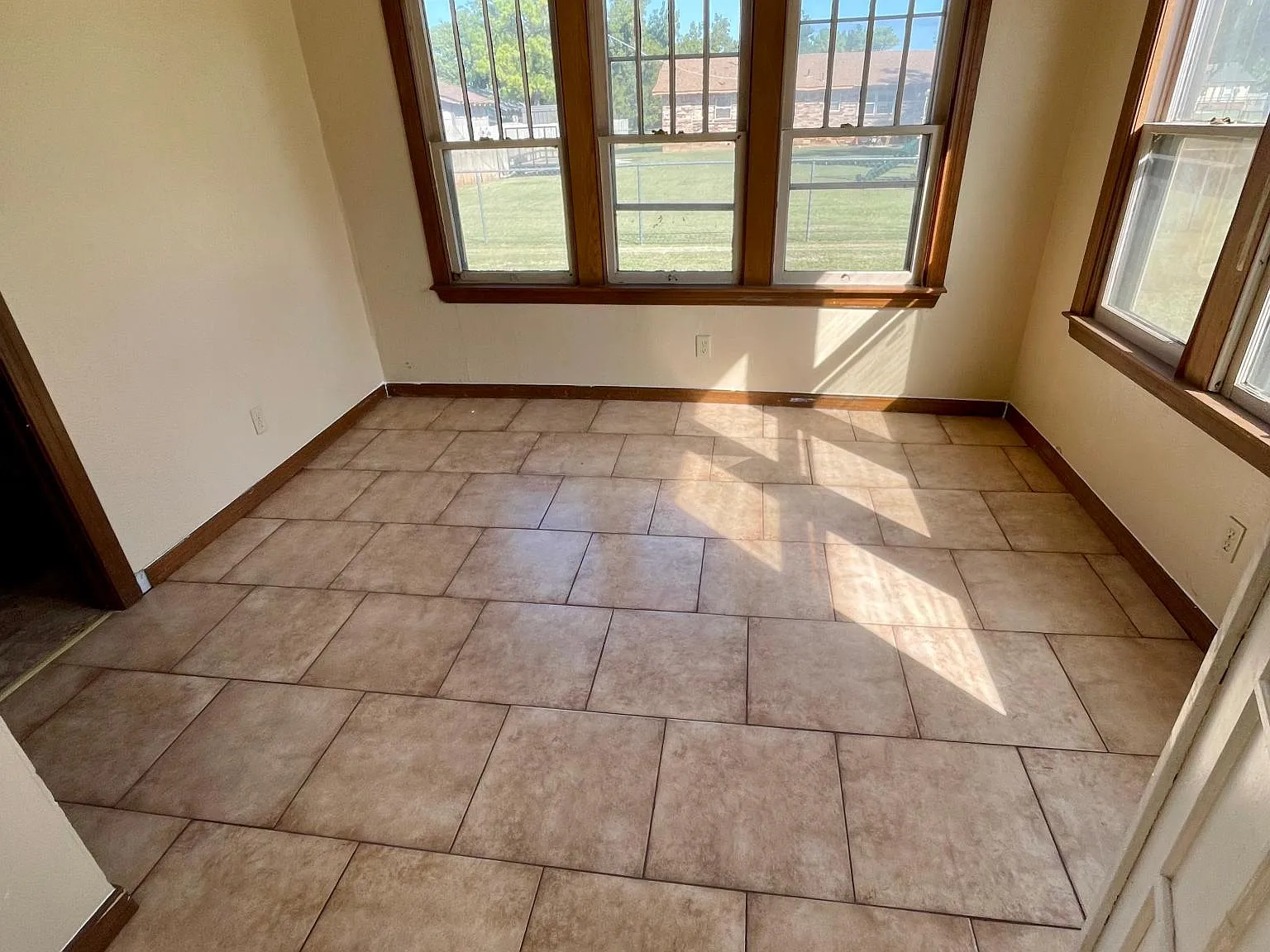 2 bed, 1002 sqft, $795 — Photo 3