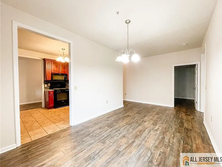 105 Regency Pl — Photo 10