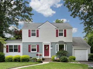 429 Oak Ave, River Edge, NJ 07661