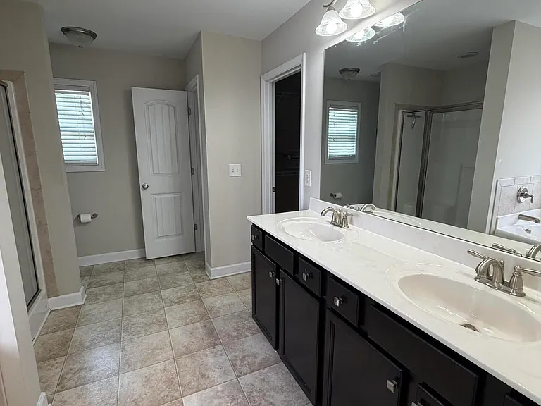 2125 Cove Ct — Photo 8