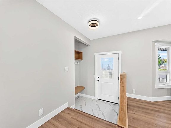 2nd image of 3320 W 60th St NE