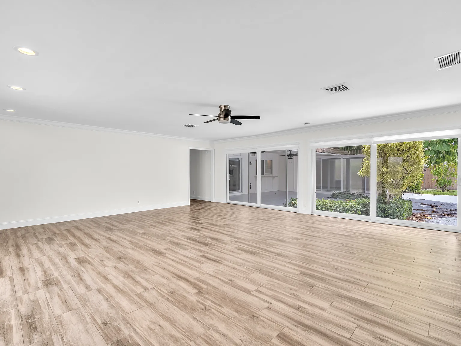 3 bed, 2528 sqft, $7,000 — Photo 4