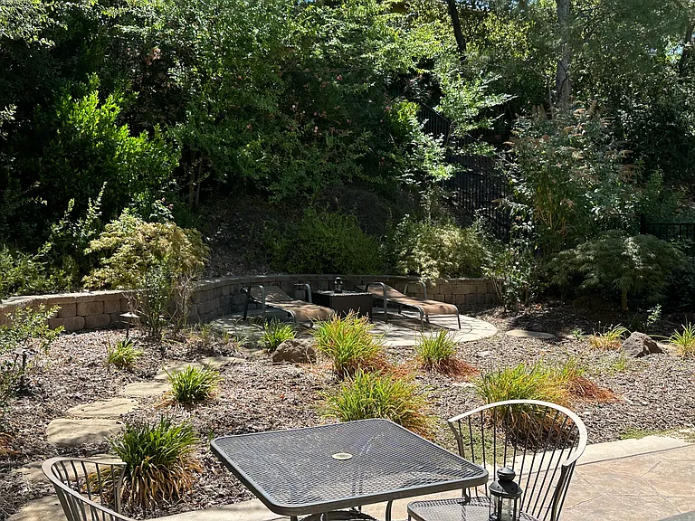 1075 Gamay Dr — Photo 42