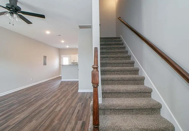 1115 Hillwood Dr — Photo 2
