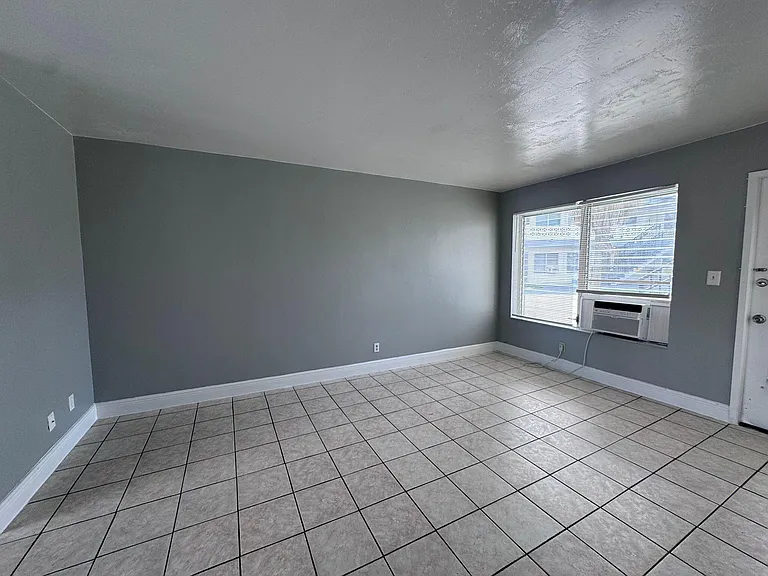 1251 W River Dr #3 — Photo 10