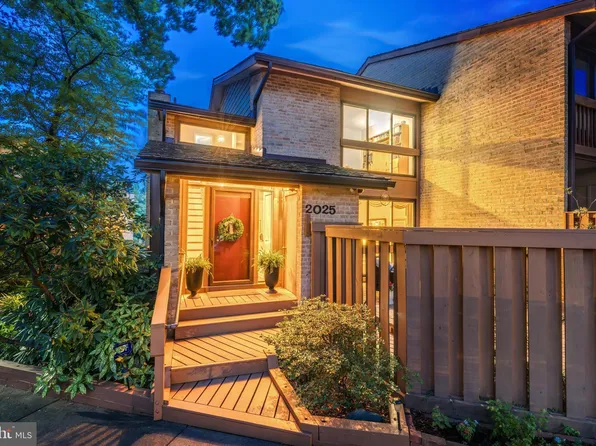 2025 Lakewinds Dr, Reston, VA 20191