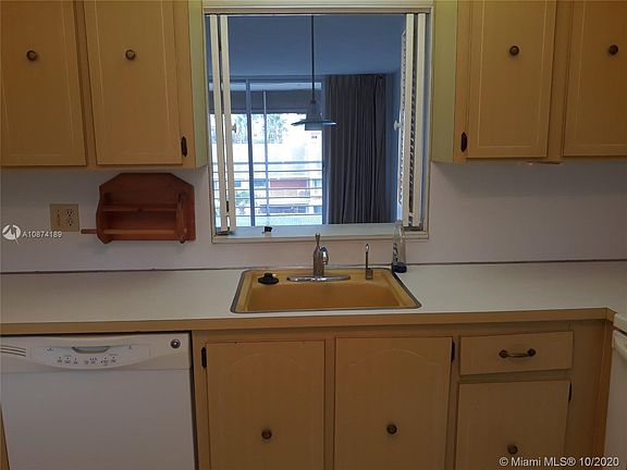 5th image of 3550 NE 169th St APT 405