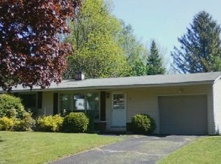 15 Crest Dr, Cheshire, MA 01225