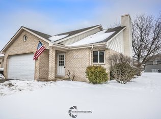 212 Huntington Ct, Shorewood, IL