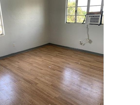 4th image of 915 N J St APT 5
