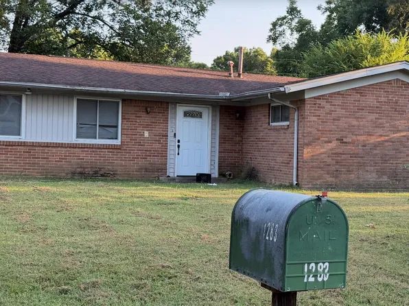 1283 Staunton Dr, Southaven, MS 38671