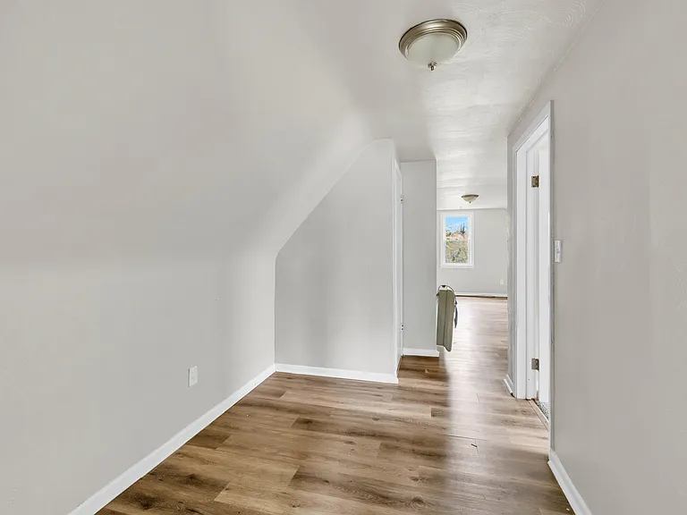 3645 E 146th St #3 — Photo 5