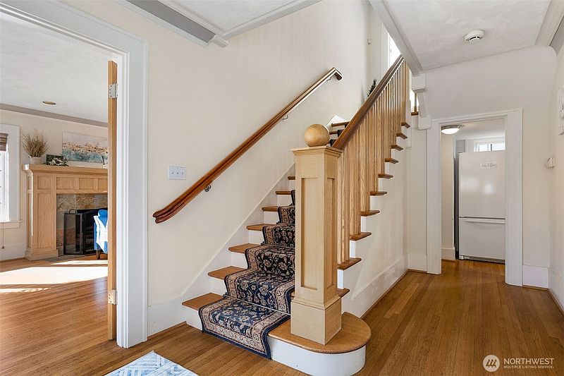 3rd image of 710 10 Avenue E