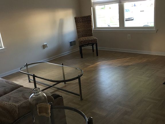3rd image of 1432 Petunia Way S