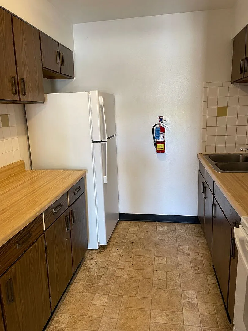 100 N 27th — Photo 3