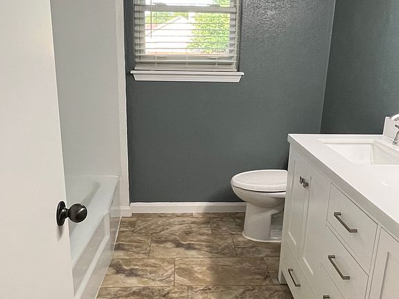 3rd image of 512 Beacon Ave