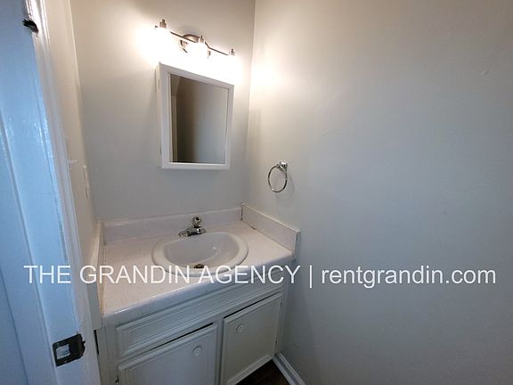 5th image of 106 Lee Ave NE #8