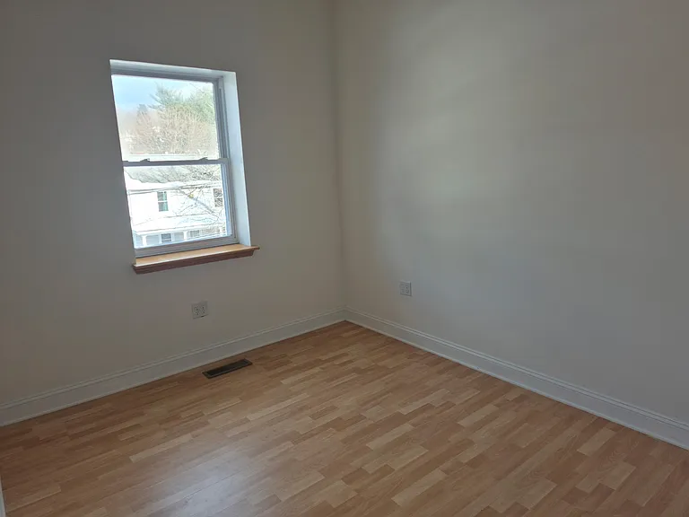 807 Sarah St #E — Photo 7