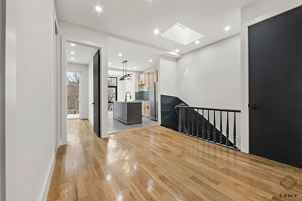 Rented by ERNY LLC | media 12