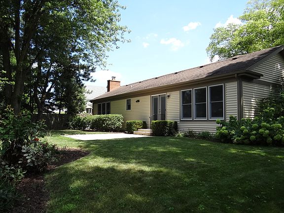 4th image of 325 Stratford Ct
