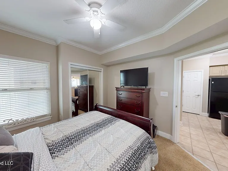 2228 Beach Dr #1002 — Photo 12