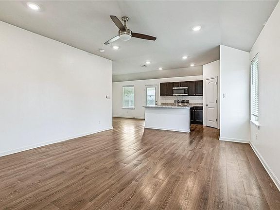 4th image of 42282 Joshua Dr